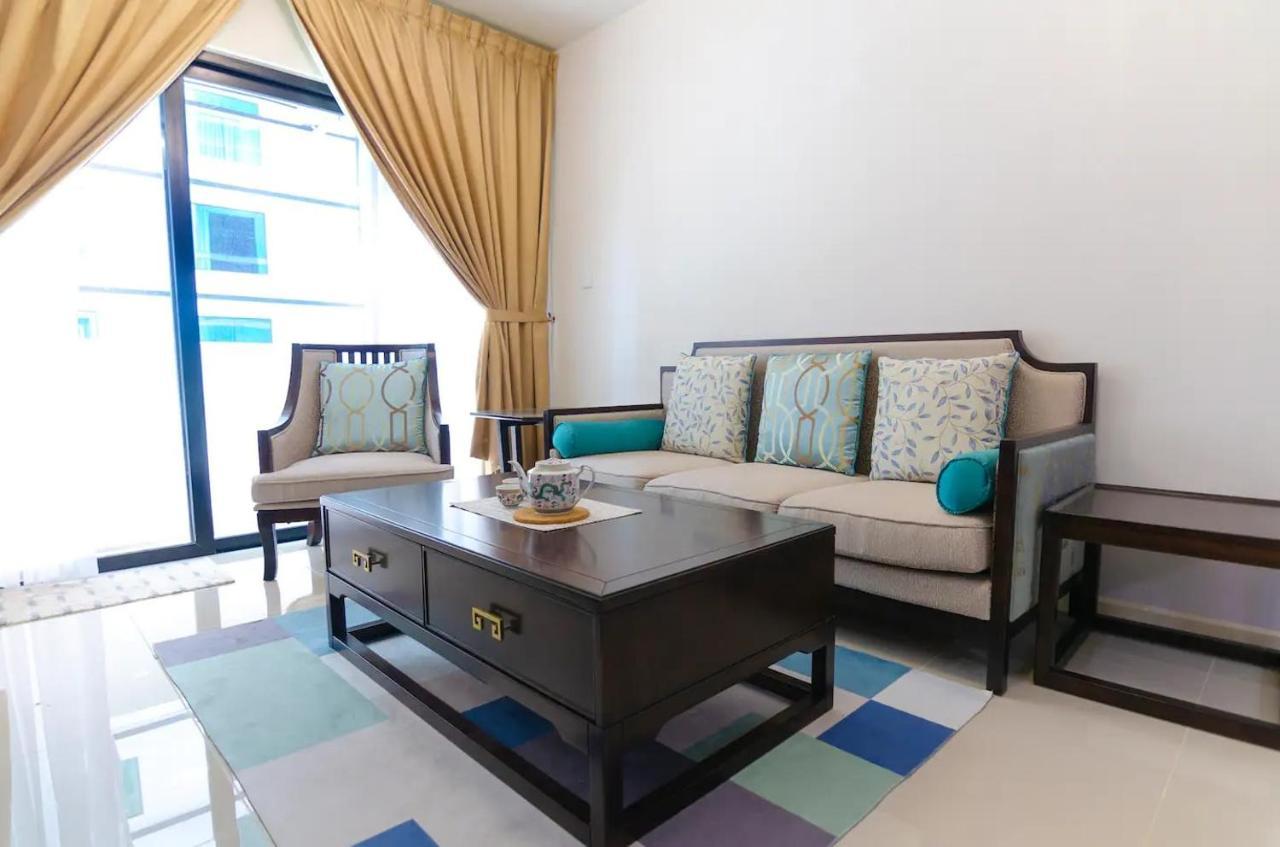 A Cozy & Comfy Suasana Suites In Джохор Бахру Екстериор снимка