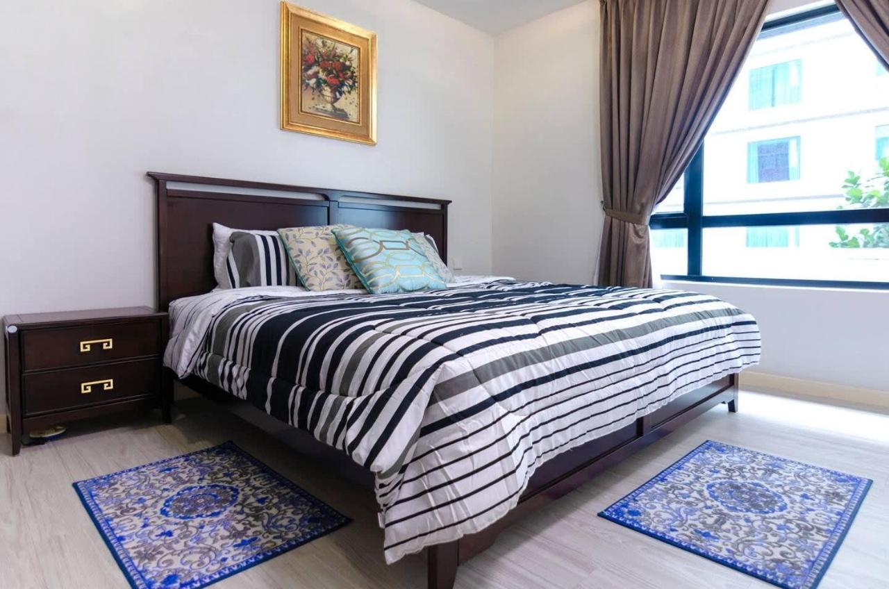 A Cozy & Comfy Suasana Suites In Джохор Бахру Екстериор снимка