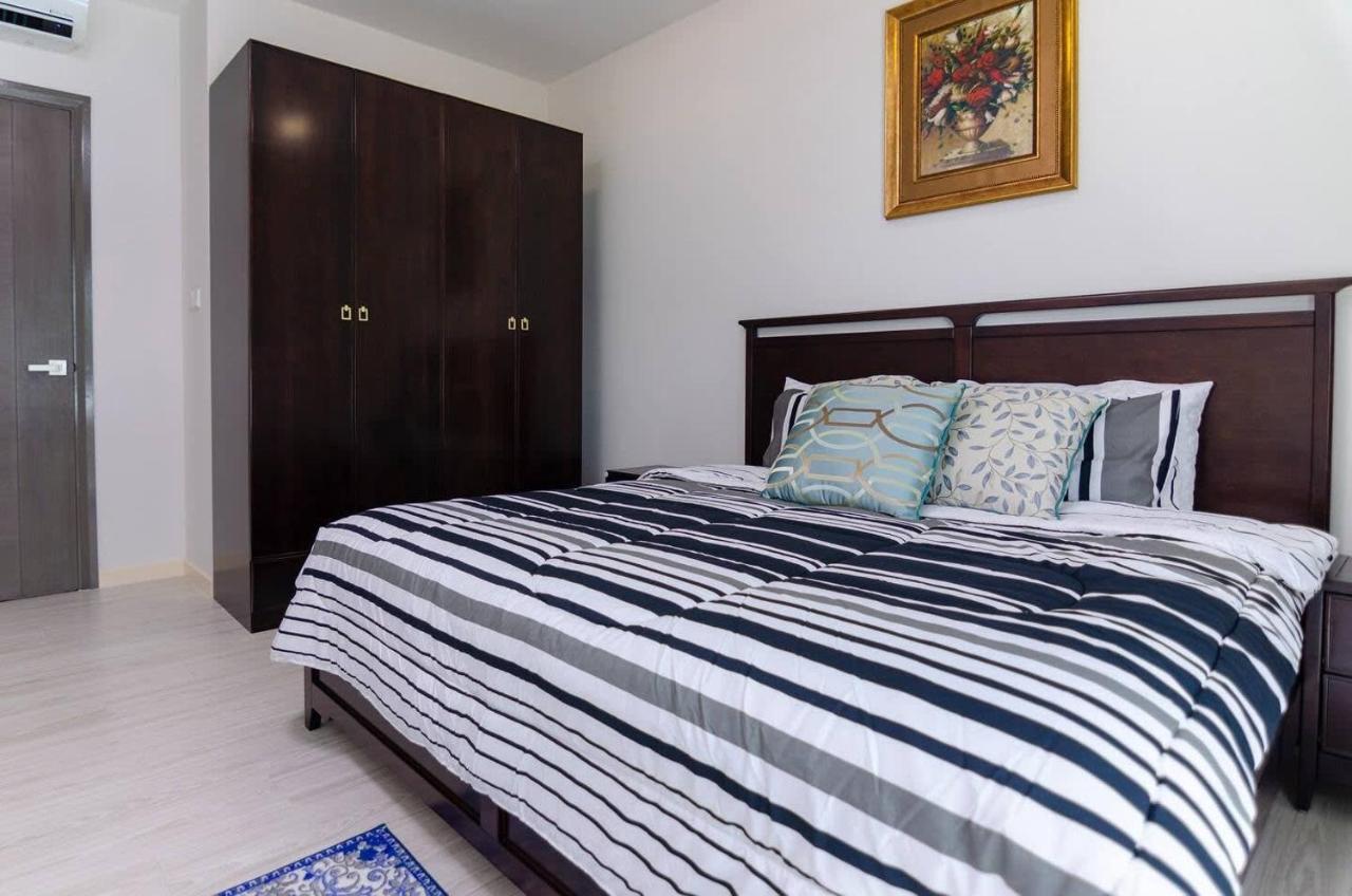 A Cozy & Comfy Suasana Suites In Джохор Бахру Екстериор снимка